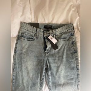 Banana Republic Skinny size 27/4 jeans. NWT